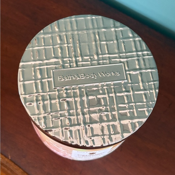 Bath & Body Works Strawberry Daiquiri Scented 3 Wick Candle 14.5oz New - Picture 2 of 6